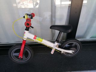 Bicicleta B'twin sin pedales + patinete regalo