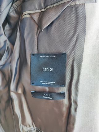 Americana de traje marca Mango