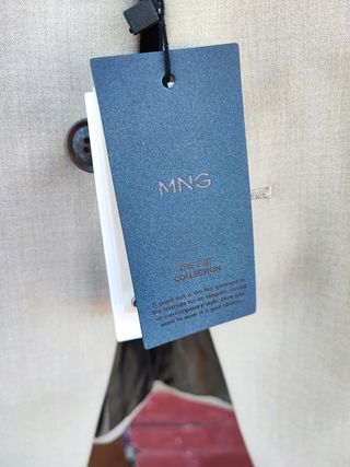 Americana de traje marca Mango