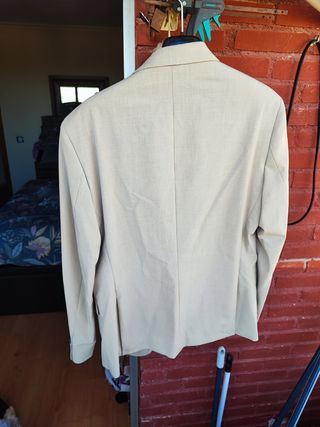 Americana de traje marca Mango