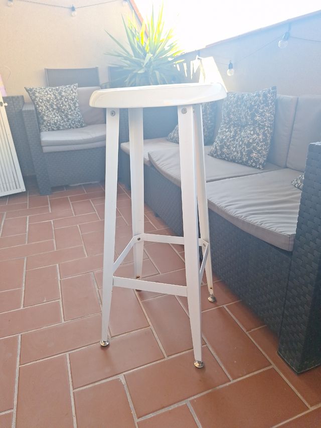 Taburetes metálicos blanco