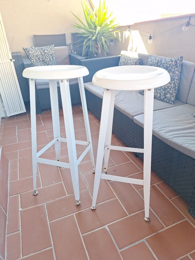 Taburetes metálicos blanco