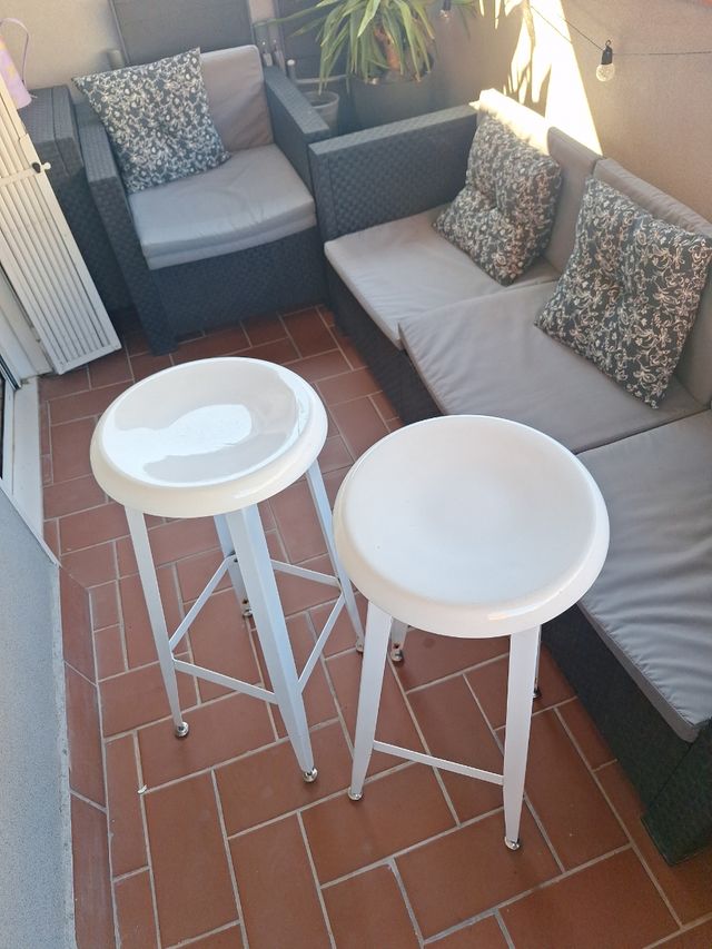 Taburetes metálicos blanco