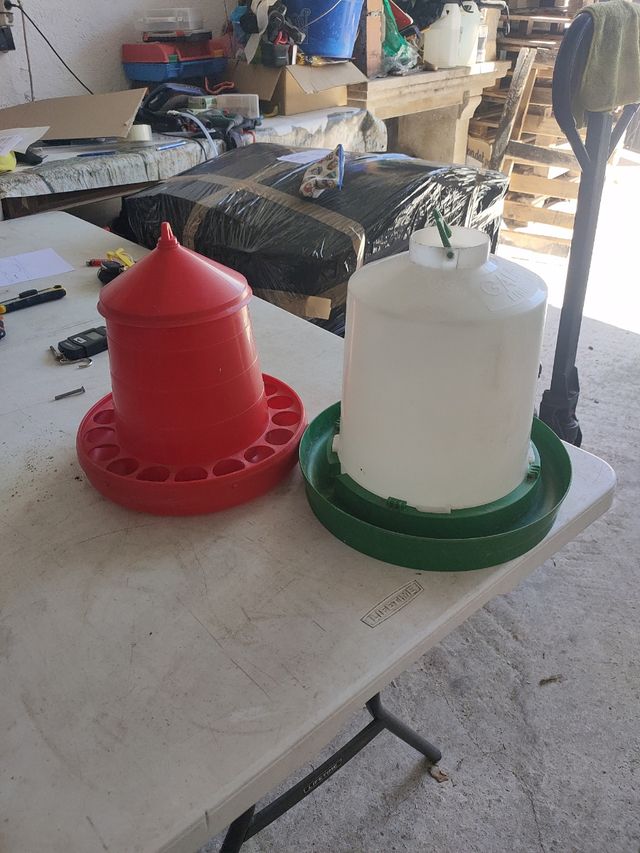 Comedero y bebedero aves