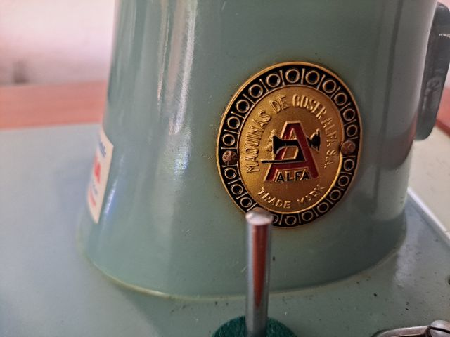 Máquina de coser antigua