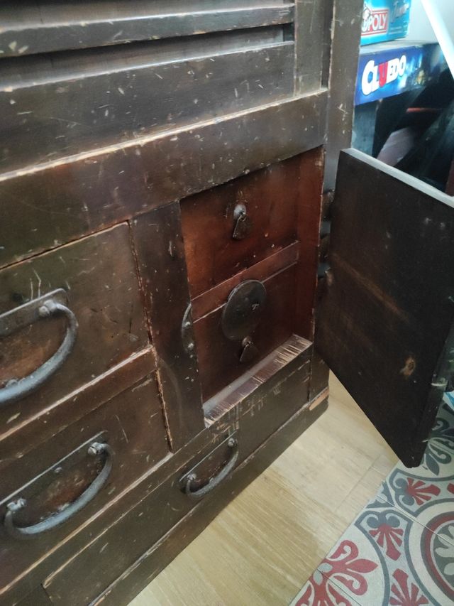 Mueble japones antiguo. Tansu