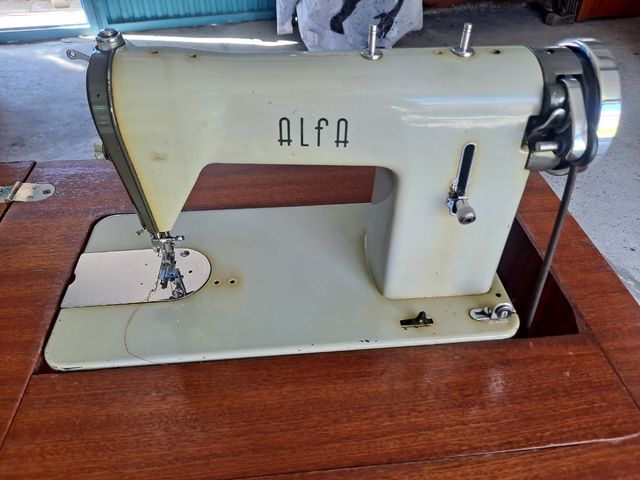 Máquina de coser antigua 