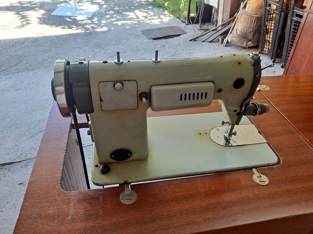 Máquina de coser antigua 