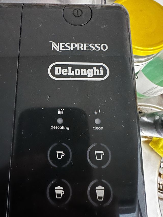 Cafetera Nespresso De'Longhi Lattissima One