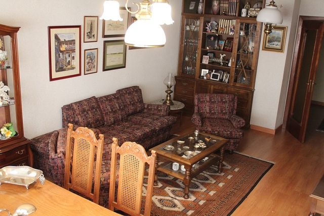 Sofá cama y sillones.