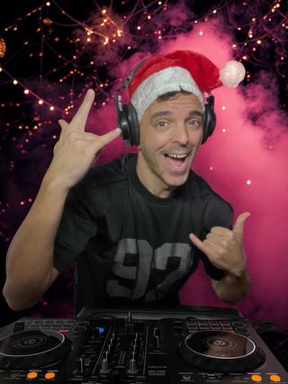 DJ con equipos propios, animador y fotomatón