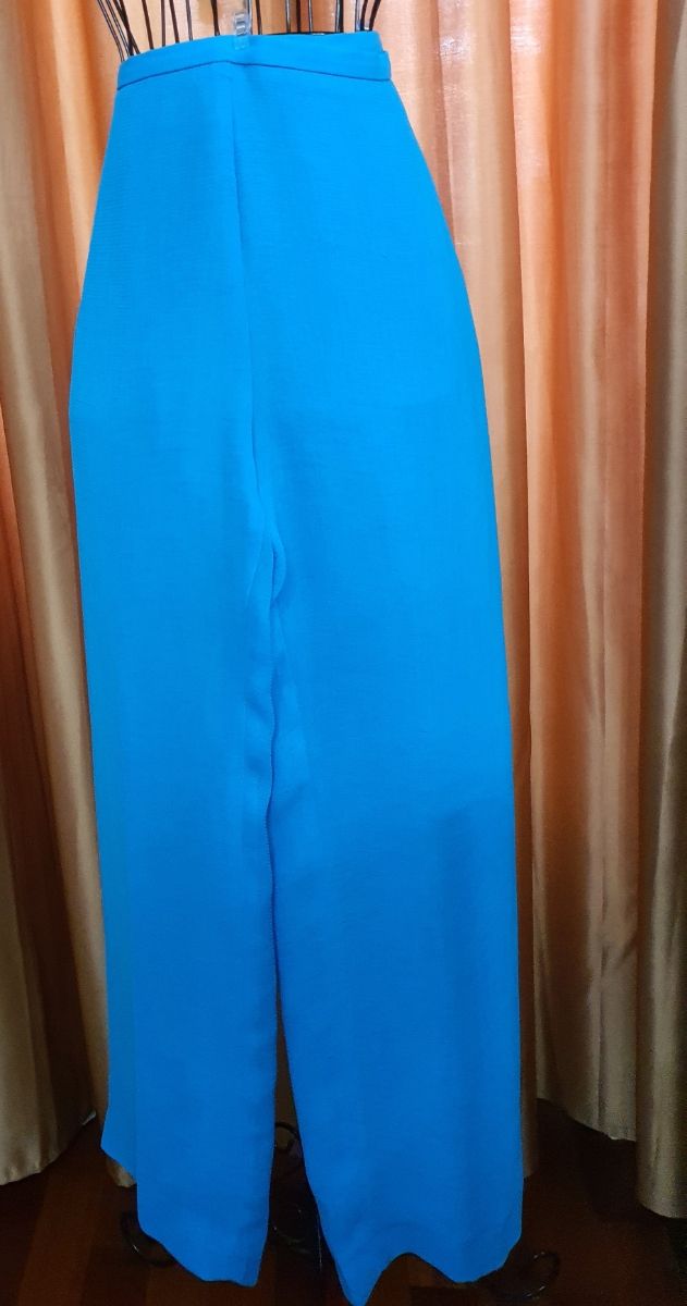 Conjunto de pantalón y blusa, UNIT