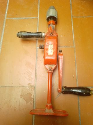 Taladro manual