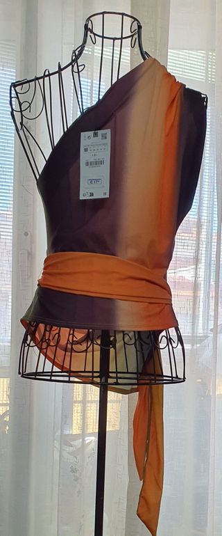 Top estampado Zara.