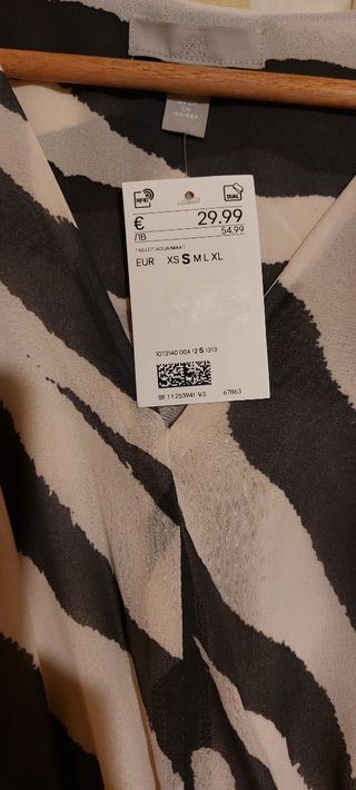 Vestido nuevo con etiqueta.