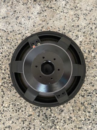 Subwoofer 18LB100 de 18 Pulgadas
