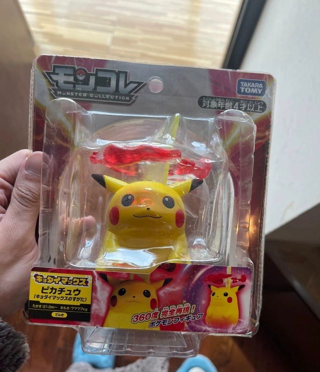 pokemon pikachu gigantamax takara tomy