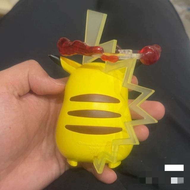 pokemon pikachu gigantamax takara tomy