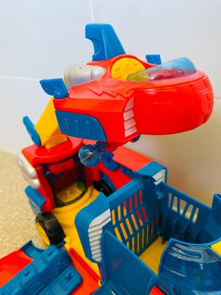 Camion Superthings con nave, luces, musica