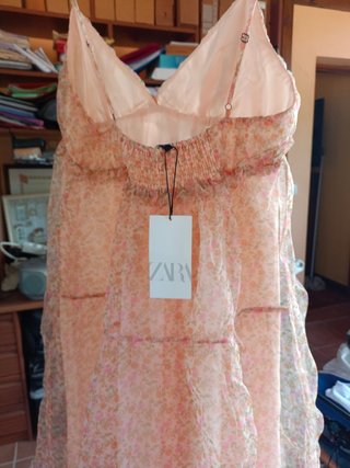 Vestido Zara talla L. Color salmón