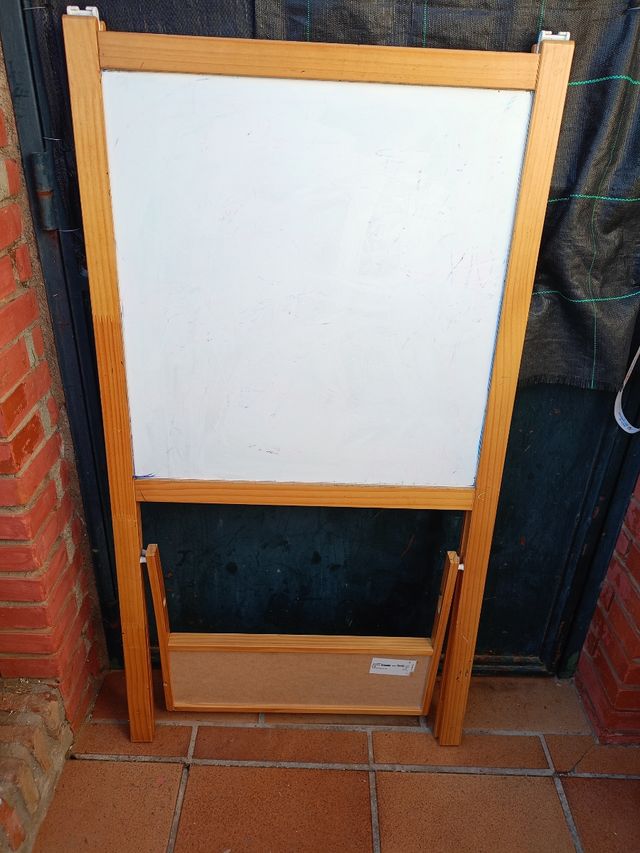 sedia in legno con lavagna