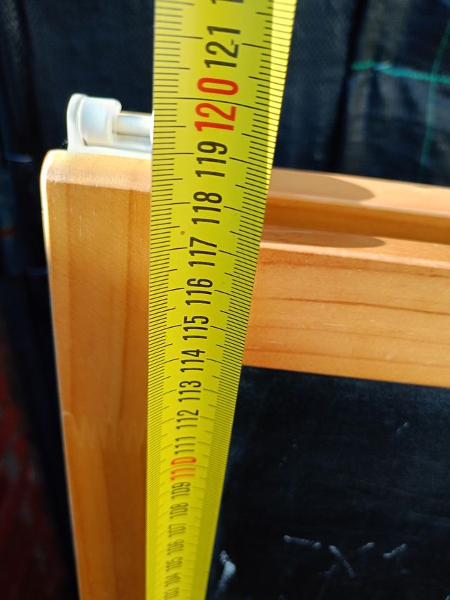 sedia in legno con lavagna