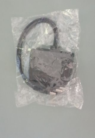 1 x Adaptador AC/DC 12V 2A para videocámaras.