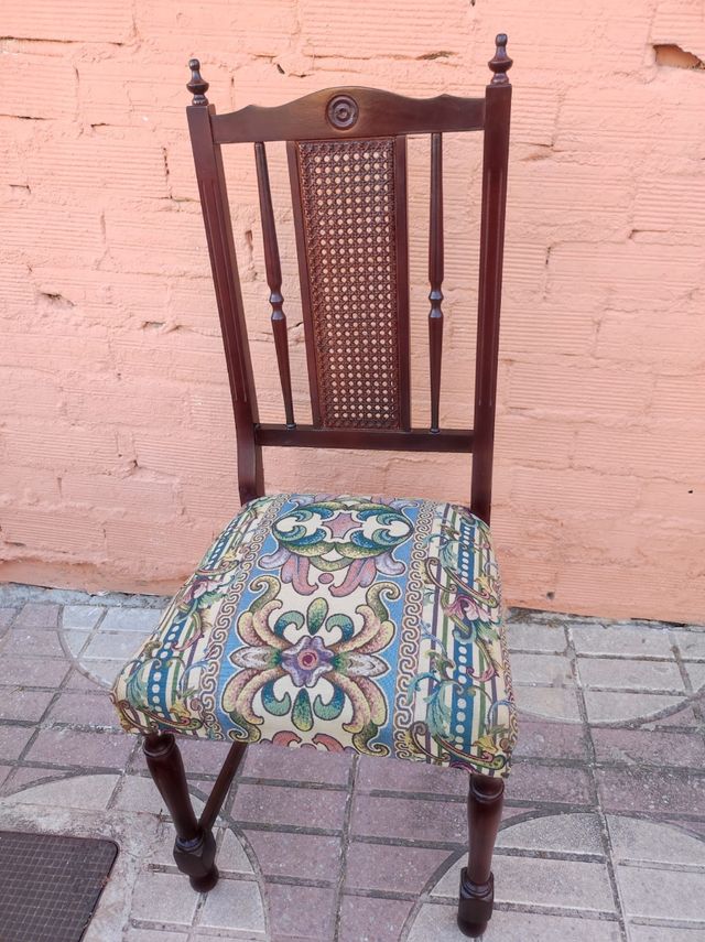 Seis sillas de comedor tapizadas