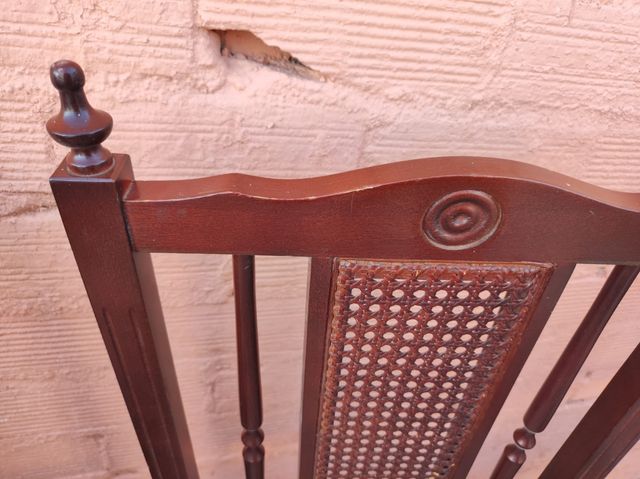 Seis sillas de comedor tapizadas