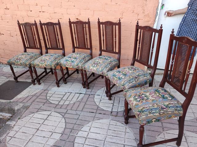 Seis sillas de comedor tapizadas