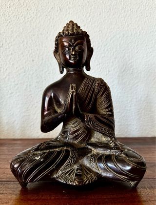 Antiguo buda en bronce
