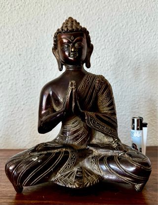 Antiguo buda en bronce