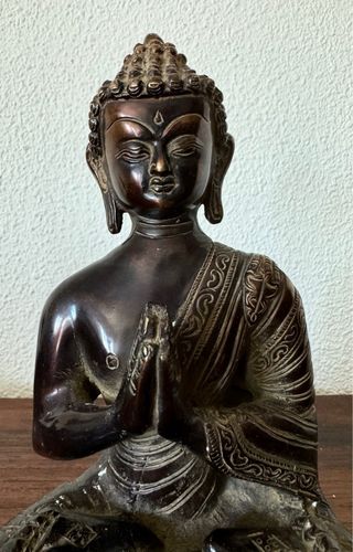 Antiguo buda en bronce