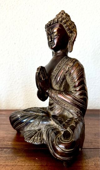 Antiguo buda en bronce