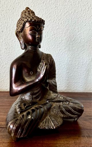 Antiguo buda en bronce