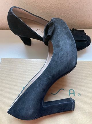 Zapatos UNISA antelina salon negros tacón