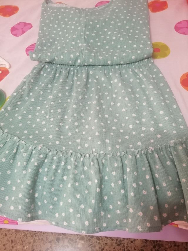 Conjunto de verano verde con flores de n