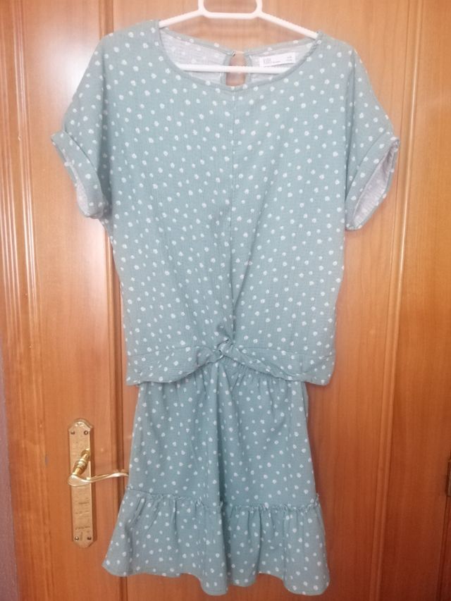 Conjunto de verano verde con flores de n