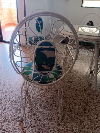 Mesa y 4 Sillas vintage