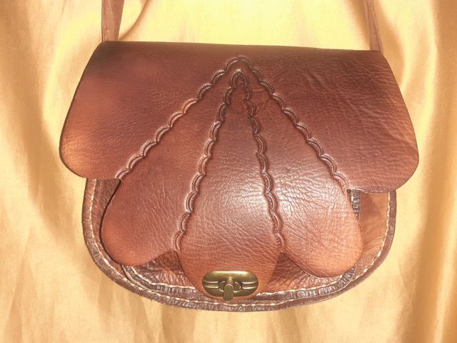 Bolso de hoja mediano click. Castaño