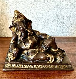 Figura en bronce Ganesha tumbado