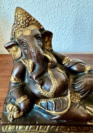 Figura en bronce Ganesha tumbado