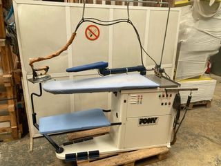 Mesa de plancha con caldera