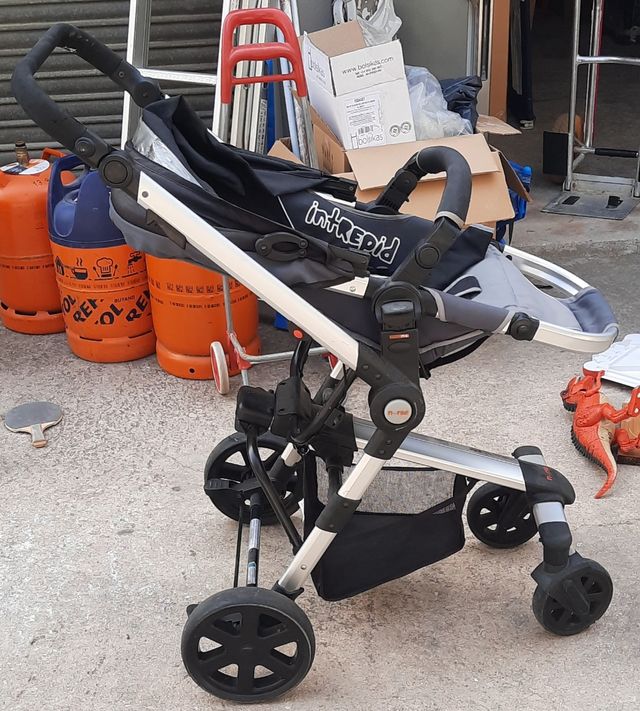 Passeggino reversibile in tre pezzi