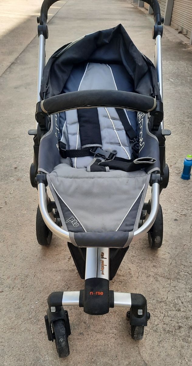 Passeggino reversibile in tre pezzi