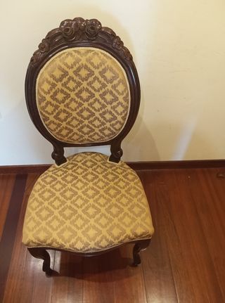 4 Sillas Isabelinas talladas + sillón