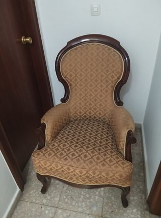 4 Sillas Isabelinas talladas + sillón