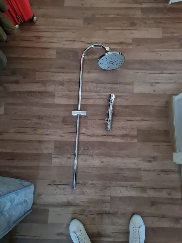 Grifo de ducha y alcachofa