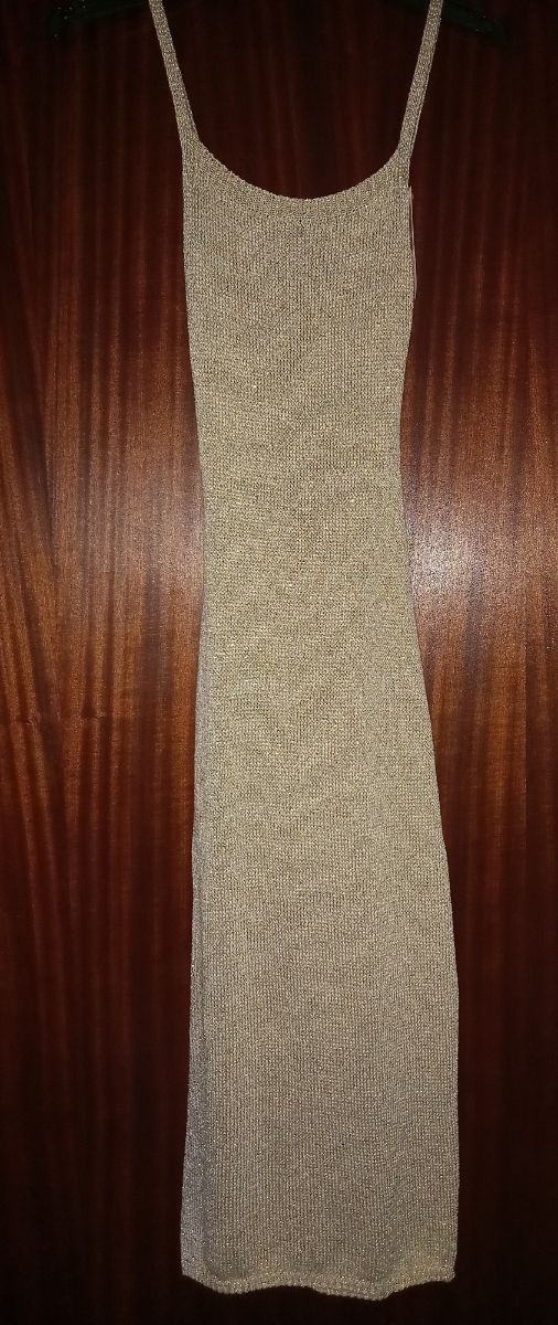 Vestido dorado espalda descubierta