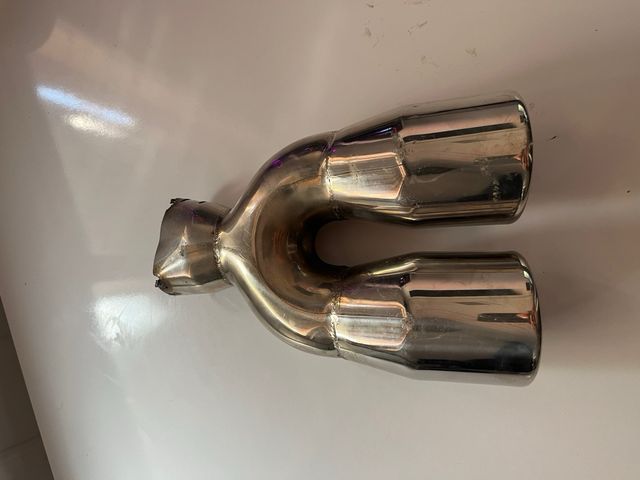 enbellecedor de escape de acero